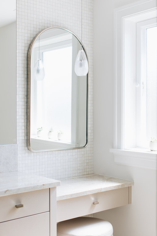 A bathroom with a mirror and a bench